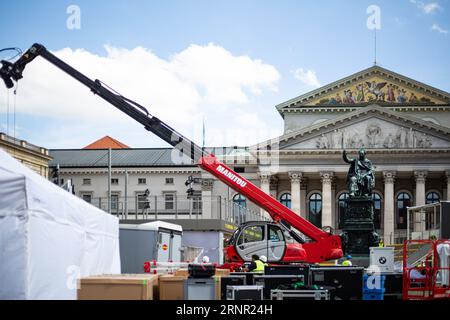 München, Deutschland. September 2023. In der Münchner Innenstadt werden am 2. September 2023 Vorbereitungen und Vorbereitungen für die Internationale Automobil-Ausstellung IAA Mobility durchgeführt. Die so genannten Open Spaces sollen die Bevölkerung einbeziehen, während in diesem Jahr nur Fachbesucher und die Presse auf dem Messegelände vertreten sein werden. (Foto: Alexander Pohl/SIPA USA) Credit: SIPA USA/Alamy Live News Stockfoto