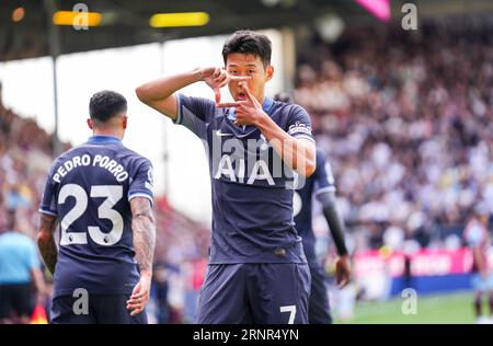 Burnley, Großbritannien. September 2023. Son feiert Tttoenhams erstes Tor beim Premier League Game Burnley FC gegen Aston Villa im Turf Moor Stadium am 27. August 2023 Credit: Sharon Dobson/Alamy Live News Stockfoto