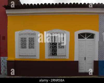 Typische Fassade eines Kolonialhauses im historischen Zentrum der Stadt São Luís, Maranhão, Nordost-Brasilien, Südamerika Stockfoto