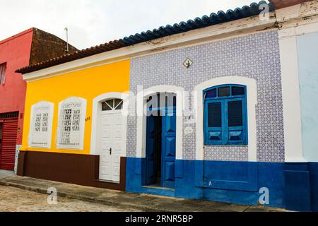 Typische Fassaden kolonialer Residenzen im historischen Zentrum der Stadt São Luís, Maranhão, nordöstlich von Brasilien, Südamerika Stockfoto