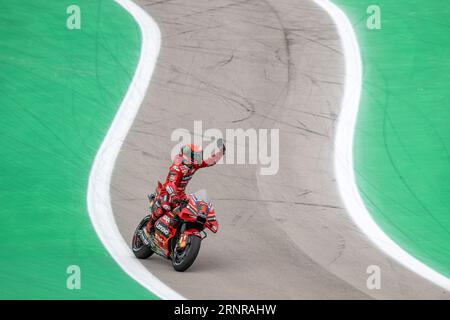 Barcelona, Spanien. September 2023. Pecco Bagnaia (1) vom Ducati Team am Ende des MotoGP Gran Premi Monster Energy de Catalunya Sprint Race, Samstag. 1-2-3 September 2023 auf dem Circuit de Barcelona-Catalunya in Barcelona, Spanien. Quelle: Rosdemora/Alamy Live News Stockfoto