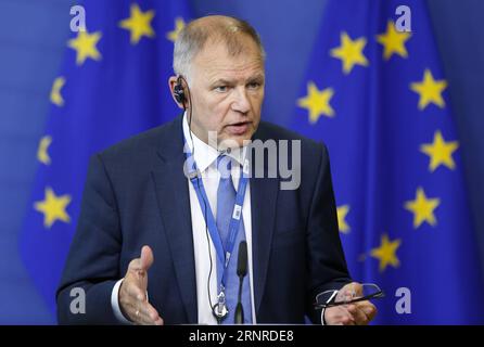 (170926) -- BRÜSSEL, 26. September 2017 -- der EU-Kommissar für Gesundheit und Lebensmittelsicherheit Vytenis Andriukaitis spricht auf einer Pressekonferenz nach einem Sondertreffen zur Diskussion der Fipronil-Krise in der EU-Kommission in Brüssel, Belgien, 26. September 2017. Im August 2017 wurde eine große Anzahl von Eiern aus den Niederlanden und Belgien mit dem giftigen Pestizid Fipronil gefunden. )(swt) BELGIUM-BRUSSELS-EU-FOOD SAFETY-EGGS YexPingfan PUBLICATIONxNOTxINxCHN Stockfoto