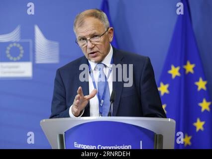 (170926) -- BRÜSSEL, 26. September 2017 -- der EU-Kommissar für Gesundheit und Lebensmittelsicherheit Vytenis Andriukaitis spricht auf einer Pressekonferenz nach einem Sondertreffen zur Diskussion der Fipronil-Krise in der EU-Kommission in Brüssel, Belgien, 26. September 2017. Im August 2017 wurde eine große Anzahl von Eiern aus den Niederlanden und Belgien mit dem toxischen Pestizid Fipronil gefunden.) (swt) BELGIEN-BRÜSSEL-EU-LEBENSMITTEL-SICHERHEITS-EIER YexPingfan PUBLICATIONxNOTxINxCHN Stockfoto