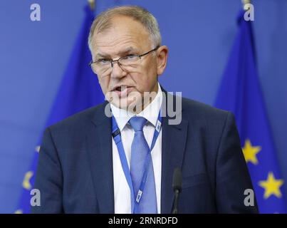 (170926) -- BRÜSSEL, 26. September 2017 -- der EU-Kommissar für Gesundheit und Lebensmittelsicherheit Vytenis Andriukaitis spricht auf einer Pressekonferenz nach einem Sondertreffen zur Diskussion der Fipronil-Krise in der EU-Kommission in Brüssel, Belgien, 26. September 2017. Im August 2017 wurde eine große Anzahl von Eiern aus den Niederlanden und Belgien mit dem giftigen Pestizid Fipronil gefunden. )(swt) BELGIUM-BRUSSELS-EU-FOOD SAFETY-EGGS YexPingfan PUBLICATIONxNOTxINxCHN Stockfoto