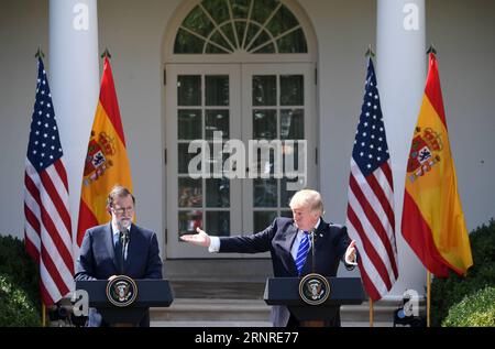 (170926) -- WASHINGTON, 26. September 2017 -- US-Präsident Donald Trump (R) nimmt am 26. September 2017 an einer gemeinsamen Pressekonferenz mit dem spanischen Premierminister Mariano Rajoy im Weißen Haus in Washington D.C. Teil. ) US-WASHINGTON D.C.-TRUMP-SPANIEN-PM-PRESSEKONFERENZ YINXBOGU PUBLICATIONXNOTXINXCHN Stockfoto