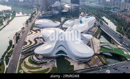 (171001) -- PEKING, 1. Oktober 2017 -- Luftaufnahme vom 24. September 2017 zeigt das Changsha Meixihu International Culture & Arts Centre in Changsha, Provinz Hunan in Zentralchina. ) XINHUA FOTO WÖCHENTLICHE AUSWAHL WangxTiancong PUBLICATIONxNOTxINxCHN Stockfoto