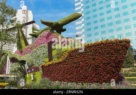 (171001) -- PEKING, 1. Oktober 2017 -- Foto aufgenommen am 1. Oktober 2017 zeigt Blumenparterres in Peking, der Hauptstadt Chinas. Peking ist mit dekorativen Blumenbeeten dekoriert, um dem chinesischen Nationalfeiertag, der am Sonntag fiel, eine festliche Atmosphäre zu verleihen. ) (wyl) CHINA-BEIJING-FLOWER PARTERRES-NATIONAL DAY (CN) LixHe PUBLICATIONxNOTxINxCHN Stockfoto