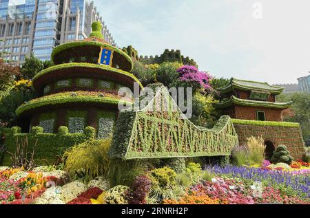 (171001) -- PEKING, 1. Oktober 2017 -- Foto aufgenommen am 1. Oktober 2017 zeigt Blumenparterres in Peking, der Hauptstadt Chinas. Peking ist mit dekorativen Blumenbeeten dekoriert, um dem chinesischen Nationalfeiertag, der am Sonntag fiel, eine festliche Atmosphäre zu verleihen. ) (wyl) CHINA-BEIJING-FLOWER PARTERRES-NATIONAL DAY (CN) LixHe PUBLICATIONxNOTxINxCHN Stockfoto