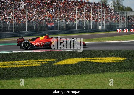 Monza, Italien. September 2023. Motorsport: Formel-1-Weltmeisterschaft, italienischer Grand Prix, Qualifying Carlos Sainz aus Spanien des Ferrari-Teams ist in Monza auf Kurs. Quelle: Hasan Bratic/dpa/Alamy Live News Stockfoto