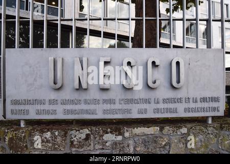 (171012) -- PARIS, 12. Oktober 2017 -- Foto aufgenommen am 12. Oktober 2017 zeigt den Sitz der Organisation der Vereinten Nationen für Bildung, Wissenschaft und Kultur (UNESCO) in Paris, Frankreich. Die Vereinigten Staaten informierten die UNESCO am Donnerstag, dass sie sich am 31. Dezember 2018 offiziell aus der Organisation zurückziehen würden. (zhs) FRANCE-PARIS-UNESCO-U.S.-WITHDRAWAL ChenxYichen PUBLICATIONxNOTxINxCHN Stockfoto