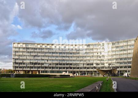 (171012) -- PARIS, 12. Oktober 2017 -- Foto aufgenommen am 12. Oktober 2017 zeigt den Sitz der Organisation der Vereinten Nationen für Bildung, Wissenschaft und Kultur (UNESCO) in Paris, Frankreich. Die Vereinigten Staaten informierten die UNESCO am Donnerstag, dass sie sich am 31. Dezember 2018 offiziell aus der Organisation zurückziehen würden. (zhs) FRANCE-PARIS-UNESCO-U.S.-WITHDRAWAL ChenxYichen PUBLICATIONxNOTxINxCHN Stockfoto
