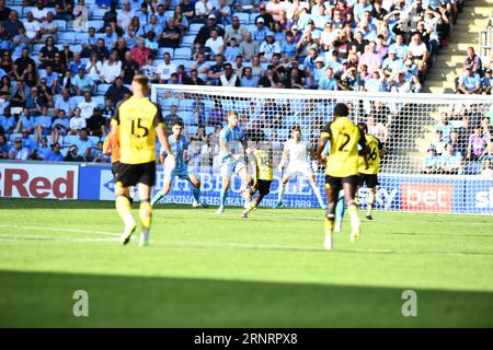 Yaser Asprilla (18 Watford) schießt während des Sky Bet Championship Matches zwischen Coventry City und Watford in der Coventry Building Society Arena, Coventry am Samstag, den 2. September 2023. (Foto: Kevin Hodgson | MI News) Credit: MI News & Sport /Alamy Live News Stockfoto