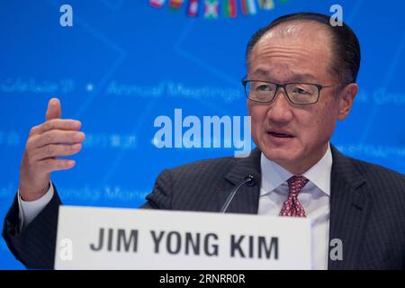 (171012) -- WASHINGTON, 12. Oktober 2017 -- Weltbankpräsident Jim Yong Kim nimmt am 12. Oktober 2017 an einer Pressekonferenz der Jahrestagungen des Internationalen Währungsfonds und der Weltbank 2017 in Washington D.C. Teil. Weltbankpräsident Jim Yong Kim sagte am Donnerstag, dass Chinas Bemühungen, 800 Millionen Menschen aus der Armut zu helfen, historisch sind. ) USA-WASHINGTON D.C.-WELTBANKPRÄSIDENT-CHINA-BEMÜHUNGEN ZUR ARMUTSBEKÄMPFUNG TINGXSHEN PUBLICATIONXNOTXINXCHN Stockfoto