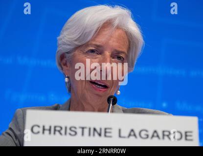 Jahrestagung von IWF und Weltbank in Washington (171012) -- WASHINGTON, 12. Oktober 2017 -- Geschäftsführende Direktorin des Internationalen Währungsfonds (IWF) Christine Lagarde nimmt am 12. Oktober 2017 an einer Pressekonferenz der Jahrestagungen des Internationalen Währungsfonds und der Weltbank 2017 in Washington D.C., USA, Teil. Christine Lagarde sagte am Donnerstag, dass der IWF Chinas Wirtschaftsaussichten in den Jahren 2017 und 2018 angesichts seiner fiskalischen Stimulus verbessert habe. ) U.S.-WASHINGTON D.C.-WORLD BANK-IWF-ANNUAL MEETINGS-PRESS CONFERENCE-LAGARDE TINGXSHEN PUBLICATIONXNOTXINXCHN Stockfoto