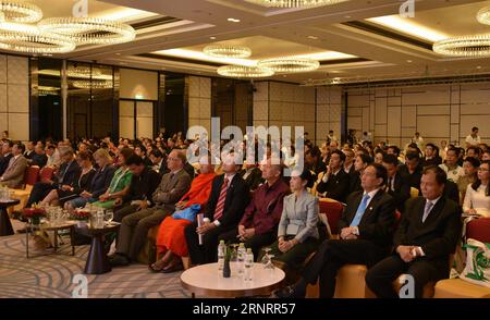 (171013) -- VIENTIANE, 13. Oktober 2017 -- am 12. Oktober 2017 findet in Vientiane, Laos, Eine Pressekonferenz zum Besuch Laos Jahr 2018 statt. Bunte Festivals und Veranstaltungen, die Laos zeigen verschiedene kulturelle, traditionelle und natürliche Reize werden durch Visit Lao Year 2018 hervorgehoben, sagte der stellvertretende laotische Premierminister Sonexay Siphandone am Donnerstag. ) (zy) LAOS-TOURISM-VISIT LAO JAHR 2018 SengthongxPhasavat PUBLICATIONxNOTxINxCHN Stockfoto