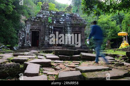 (171013) -- VIENTIANE, 13. Okt. 2017 -- Aktenfoto vom 15. August 2015 zeigt den VAT Phou Temple Complex in Champasak, Laos. Bunte Festivals und Veranstaltungen, die Laos zeigen verschiedene kulturelle, traditionelle und natürliche Reize werden durch Visit Lao Year 2018 hervorgehoben, sagte der stellvertretende laotische Premierminister Sonexay Siphandone am 12. Oktober 2017. ) (zy) LAOS-TOURISM-VISIT LAO YEAR 2018 LiuxAilun PUBLICATIONxNOTxINxCHN Stockfoto