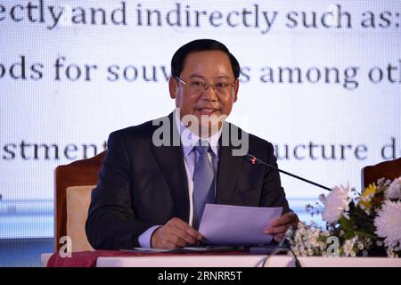 (171013) -- VIENTIANE, 13. Oktober 2017 -- Laos Stellvertretender Premierminister Sonexay Siphandone spricht auf einer Pressekonferenz zum Besuch Laos Jahr 2018 in Vientiane, Laos, am 12. Oktober 2017. Bunte Festivals und Veranstaltungen, die Laos zeigen verschiedene kulturelle, traditionelle und natürliche Reize werden durch Visit Lao Year 2018 hervorgehoben, sagte der stellvertretende laotische Premierminister Sonexay Siphandone am Donnerstag. ) (zy) LAOS-TOURISM-VISIT LAO JAHR 2018 SengthongxPhasavat PUBLICATIONxNOTxINxCHN Stockfoto