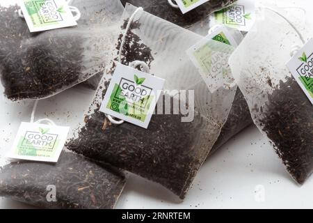 Nahaufnahme von Good Earth, schwarze Teebeutel, die biologisch abbaubar sind, 2023, USA Stockfoto