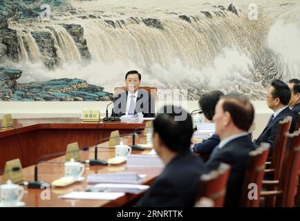 (171016) -- PEKING, 16. Oktober 2017 -- Zhang Dejiang, Vorsitzender des Ständigen Ausschusses des Nationalen Volkskongresses (NPC), leitet eine Sitzung des 12. Ständigen Ausschusses des NPC in Peking, Hauptstadt Chinas, 16. Oktober 2017. ) (Wjq) CHINA-BEIJING-ZHANG DEJIANG-NPC-MEETING(CN) LiuxWeibing PUBLICATIONxNOTxINxCHN Stockfoto