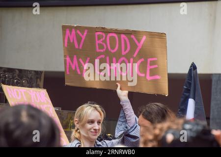 London, Großbritannien. September 2023. Pro-Choice-Gegenprotestierende veranstalten eine Kundgebung vor dem Innenministerium, während der jährliche Anti-Abtreibungsmarsch für das Leben in Westminster stattfindet. Quelle: Vuk Valcic/Alamy Live News Stockfoto