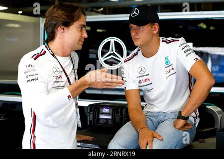 Monza, Italie. September 2023. GUTIERREZ Esteban (mex), Entwicklungstreiber des Mercedes AMG F1 Teams, Portrait SCHUMACHER Mick (ger), Reservetreiber des Mercedes AMG F1 Teams, Portrait während des Formel-1-Grand-Prix 2023 von Pirelli Grand Premio d'Italia, 14. Runde der Formel-1-Weltmeisterschaft 2023 vom 1. Bis 3. September, 2023 auf dem Autodromo Nazionale di Monza, in Monza, Italien - Foto DPPI Credit: DPPI Media/Alamy Live News Stockfoto