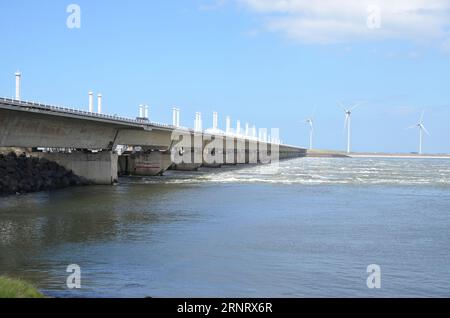 Die Delta Works sind die beeindruckendsten Wasserwerke der Welt und befinden sich in den Niederlanden. Die Sturmschutzbarriere bietet Schutz gegen Anfälle Stockfoto