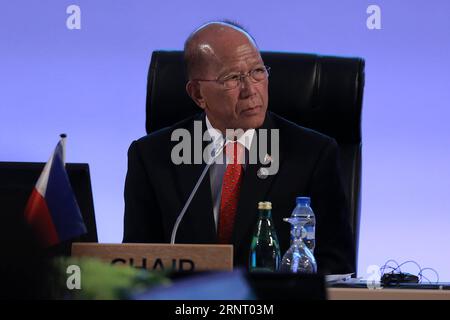 (171023) -- PROVINZ PAMPANGA, 23. Oktober 2017 -- der philippinische Verteidigungsminister Delfin Lorenzana nimmt am 11. ASEAN-Treffen der Verteidigungsminister (ADMM) in der Provinz Pampanga, Philippinen, am 23. Oktober 2017 Teil. Die Verteidigungsminister des Verbandes Südostasiatischer Nationen (ASEAN) haben hier am Montag ihren hochrangigen Sicherheitsdialog begonnen, um Sicherheitsfragen in der Region zu erörtern, darunter Terrorismusbekämpfung, Drogenhandel und maritime Konflikte. ) (zcc) PHILIPPINEN-PAMPANGA-ADMM-OPENING ROUELLExUMALI PUBLICATIONxNOTxINxCHN Stockfoto