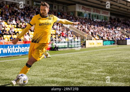 Livingston, Schottland. September 2023. Mikey Devlin (5 - Livingston) überquert den Ball Livingston vs St Mirren, schottische Premiership Credit: Raymond Davies / Alamy Live News Stockfoto