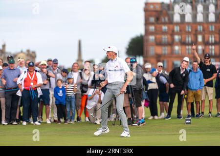 St. Andrews, Schottland. September 2023. Callum Scott aus Schottland, nachdem er in der ersten Runde der Singles den Gewinnerputt beim Walker Cup 2023 gewonnen hatte. Stockfoto