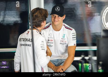 Monza, Italie. September 2023. SCHUMACHER Mick (ger), Reservefahrer des Mercedes AMG F1 Teams, Portrait GUTIERREZ Esteban (mex), Entwicklungstreiber des Mercedes AMG F1 Teams, Portrait während des Formel-1-Grand-Prix 2023 von Pirelli Grand Premio d'Italia, 14. Runde der Formel-1-Weltmeisterschaft 2023 vom 1. Bis 3. September, 2023 auf dem Autodromo Nazionale di Monza, in Monza, Italien - Foto Xavi Bonilla/DPPI Credit: DPPI Media/Alamy Live News Stockfoto