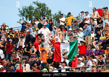 Monza, Italien. September 2023. Zuschauer, F1 Grand Prix of Italy beim Autodromo Nazionale Monza am 2. September 2023 in Monza, Italien. (Foto von HIGH TWO) Credit: dpa/Alamy Live News Stockfoto