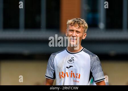 Swansea, Wales. 2. September 2023. Jacob Cook aus Swansea City während des Spiels der U18 Professional Development League Cup zwischen Swansea City und Cardiff City an der Swansea City Academy in Swansea, Wales, UK am 2. September 2023. Quelle: Duncan Thomas/Majestic Media/Alamy Live News. Stockfoto