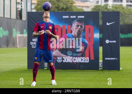 Barcelona, Spanien. September 2023. BARCELONA, SPANIEN - 02. SEPTEMBER: Joao Cancelo stellt sich als neuer Spieler des FC Barcelona bei Ciutat Esportiva vor Joan Gamper am 02. September 2023 in Barcelona, Spanien (Credit Image: © Gerard Franco/DAX via ZUMA Press Wire) NUR REDAKTIONELLE VERWENDUNG! Nicht für kommerzielle ZWECKE! Stockfoto