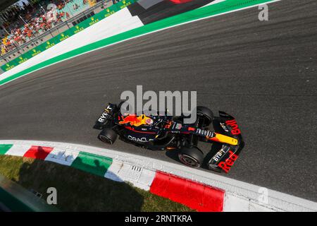 Max Verstappen (NED) Redbull Racing RB19 am Samstag, 2. September 2023 FORMEL 1 PIRELLI GRAN PREMIO D’ITALIA 2023 – 1. September bis 3. September Monza, MB, I Stockfoto