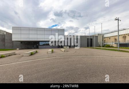 Stammheimer Gefängnis, JVA, Außenansicht des Hochsicherheitsgefängnisses mit Gefängnismauer, Stuttgart, Baden-Württemberg, Deutschland Stockfoto