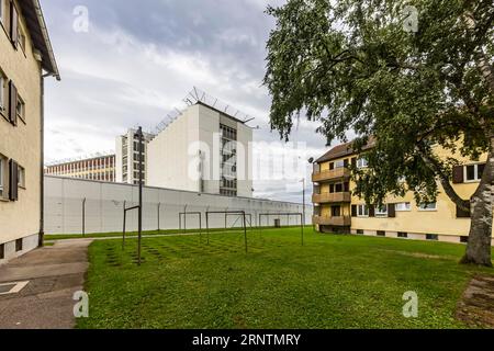 Stammheimer Gefängnis, JVA, Außenansicht des Hochsicherheitsgefängnisses mit Gefängnismauer, Stuttgart, Baden-Württemberg, Deutschland Stockfoto