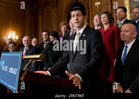 (171117) -- WASHINGTON D.C., 17. November 2017 -- der Sprecher des US-Repräsentantenhauses, Paul Ryan, spricht über eine Pressekonferenz, nachdem das Repräsentantenhaus am 16. November 2017 einen Steuersenkungsplan auf dem Capitol Hill in Washington D.C. verabschiedet hatte. Das US-Haus billigte am Donnerstag seine Version des Steuersenkungsplans in einer parteiübergreifenden Abstimmung und brachte eine wichtige legislative Errungenschaft ein. ) (gj) US-WASHINGTON D.C.-HOUSE-TAX CUT PLAN TingxShen PUBLICATIONxNOTxINxCHN Stockfoto