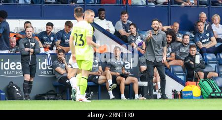 West Bromwich, Großbritannien. September 2023. *** Während des Spiels der EFL Sky Bet Championship zwischen West Bromwich Albion und Huddersfield Town in den Hawthorns, West Bromwich, England am 2. September 2023. Foto von Stuart Leggett. Nur redaktionelle Verwendung, Lizenz für kommerzielle Nutzung erforderlich. Keine Verwendung bei Wetten, Spielen oder Veröffentlichungen eines einzelnen Vereins/einer Liga/eines einzelnen Spielers. Credit: UK Sports Pics Ltd/Alamy Live News Stockfoto