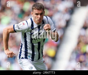 West Bromwich, Großbritannien. September 2023. Conor Townsend von West Bromwich Albion in Aktion während des Spiels der EFL Sky Bet Championship zwischen West Bromwich Albion und Huddersfield Town in den Hawthorns, West Bromwich, England am 2. September 2023. Foto von Stuart Leggett. Nur redaktionelle Verwendung, Lizenz für kommerzielle Nutzung erforderlich. Keine Verwendung bei Wetten, Spielen oder Veröffentlichungen eines einzelnen Vereins/einer Liga/eines einzelnen Spielers. Credit: UK Sports Pics Ltd/Alamy Live News Stockfoto