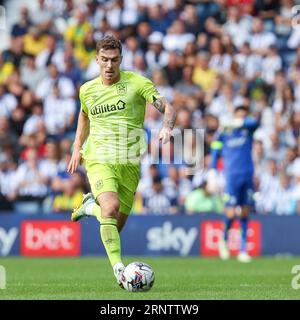 West Bromwich, Großbritannien. September 2023. Huddersfields Josh Ruffels am Ball während des Spiels der EFL Sky Bet Championship zwischen West Bromwich Albion und Huddersfield Town in den Hawthorns, West Bromwich, England am 2. September 2023. Foto von Stuart Leggett. Nur redaktionelle Verwendung, Lizenz für kommerzielle Nutzung erforderlich. Keine Verwendung bei Wetten, Spielen oder Veröffentlichungen eines einzelnen Vereins/einer Liga/eines einzelnen Spielers. Credit: UK Sports Pics Ltd/Alamy Live News Stockfoto