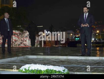 (171121) -- BEIRUT, 21. November 2017 -- Foto von Dalati & Nohra zeigt Saad al-Hariri (R) nach seinem Rücktritt als libanesischer Premierminister am Grab des ehemaligen Premierministers Rafik al-Hariri in Beirut, der Hauptstadt des Libanon, am 21. November 2017. Saad al-Hariri kam am Dienstagabend nach seinem plötzlichen Rücktritt in einer Fernseherklärung aus der saudischen Hauptstadt Riad am 4. November in Beirut an. LIBANON-BEIRUT-SAAD AL-HARIRI-ARRIVAL DALATIXXNOHRA PUBLICATIONXNOTXINXCHN Stockfoto