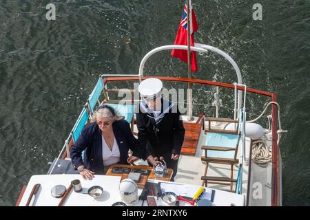 River Thames, Staines, Surrey, England, Vereinigtes Königreich, September 2023. Die 28. Jährliche Veterans Cruise fand am Wochenende statt. Die Veranstaltung wird von der Association of Dunkirk Little Ships (ADLS) organisiert und begrüßt einige der letzten Veteranen der Operation Dynamo, Normandie Veterans, Chelsea Pensioners, Far East Prisoners of war, Ladies, die während des Zweiten Weltkriegs in den WRENS dienten, und Küstenstreitkräfte Veterans. Die Flotte verließ Penton Hook Marina in Chertsey, fuhr nach Staines-upon-Thames, drehte sich um und ging zurück. Stockfoto