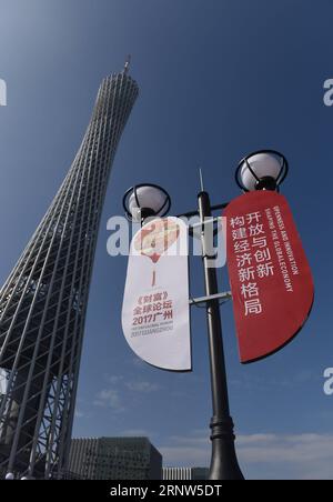 (171204) -- GUANGZHOU, 4. Dezember 2017 -- Foto vom 4. Dezember 2017 zeigt Poster des Fortune Global Forums 2017 in Guangzhou, südchinesische Provinz Guangdong. Das Fortune Global Forum 2017 findet vom 6. Bis 8. Dezember in Guangzhou statt. ) (LB) CHINA-GUANGDONG-GUANGZHOU-FORTUNE GLOBAL FORUM (CN) LuxHanxin PUBLICATIONxNOTxINxCHN Stockfoto