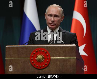 (171211) -- ANKARA, 11. Dezember 2017 -- der russische Präsident Wladimir Putin spricht am 11. Dezember 2017 in Ankara, Türkei, während einer gemeinsamen Pressekonferenz mit seinem türkischen Amtskollegen Recep Tayyip Erdogan (nicht im Bild zu sehen). Der türkische Präsident Recep Tayyip Erdogan und sein russischer Amtskollege Wladimir Putin warnten am Montag davor, dass die US-Bewegung gegen Jerusalem den Nahen Osten destabilisiert und nicht zur Lösung des israelisch-palästinensischen Konflikts beitragen wird. ) TÜRKEI-ANKARA-ERDOGAN-RUSSLAND-PUTIN-PRESSEKONFERENZ MUSTAFAXKAYA PUBLICATIONXNOTXINXCHN Stockfoto