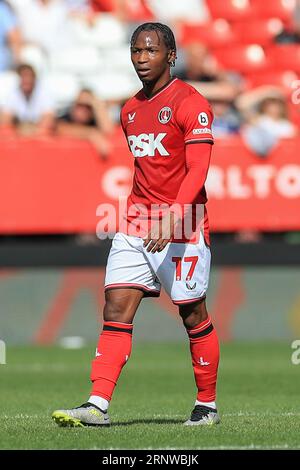 London, Großbritannien. September 2023. Charlton Athletic Verteidiger Tayo Edun (17) während des Charlton Athletic FC vs Fleetwood Town FC Sky Bet EFL League One Match im Valley, London, Großbritannien am 2. September 2023 Credit: Every Second Media/Alamy Live News Stockfoto