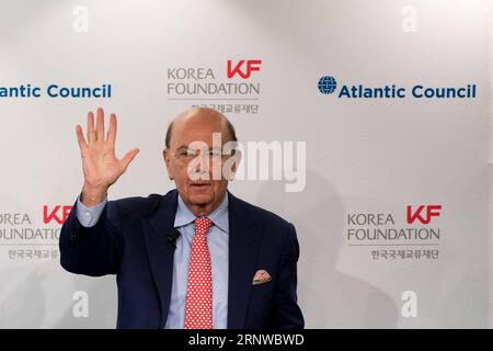 (171213) -- WASHINGTON, 13. Dezember 2017 -- US-Handelsminister Wilbur Ross nimmt am 12. Dezember 2017 am Atlantic Council-Korea Foundation Forum am Atlantic Council Headquarters in Washington D.C., USA, Teil. )(axy) US-WASHINGTON-HANDELSMINISTER TingxShen PUBLICATIONxNOTxINxCHN Stockfoto