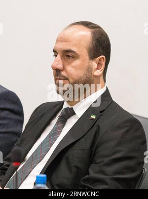 (171214) -- GENF, 14. Dezember 2017 -- der Leiter der syrischen Verhandlungskommission (SNC) Nasr al-Hariri nimmt an einer Verhandlungsrunde mit dem UN-Sondergesandten des Generalsekretärs für Syrien Staffan de Mistura (nicht abgebildet) im Rahmen der innersyrischen Gespräche im Europäischen Hauptquartier der Vereinten Nationen in Genf, Schweiz, 14. Dezember 2017, Teil. ) (Zjy) SCHWEIZ-GENF-SYRIEN-FRIEDENSGESPRÄCHE-OPPOSITION XuxJinquan PUBLICATIONxNOTxINxCHN Stockfoto