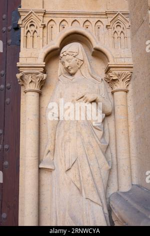 Skulpturen am Eingang der Kathedrale von Metz Stockfoto