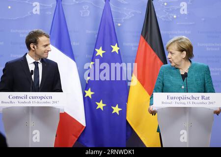 (171215) -- BRÜSSEL, 15. Dezember 2017 -- die deutsche Bundeskanzlerin Angela Merkel (R) und der französische Präsident Emmanuel Macron nehmen am 15. Dezember 2017 an einer gemeinsamen Pressekonferenz am EU-Hauptsitz in Brüssel, Belgien, Teil. ) (whw) BELGIEN-BRÜSSEL-EU-GIPFEL YexPingfan PUBLICATIONxNOTxINxCHN Stockfoto