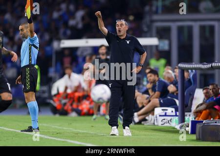 Latios italienischer Trainer Maurizio Sarri gesticulate während des Fußballspiels der Serie A zwischen SSC Napoli und SS Lazio. Stockfoto